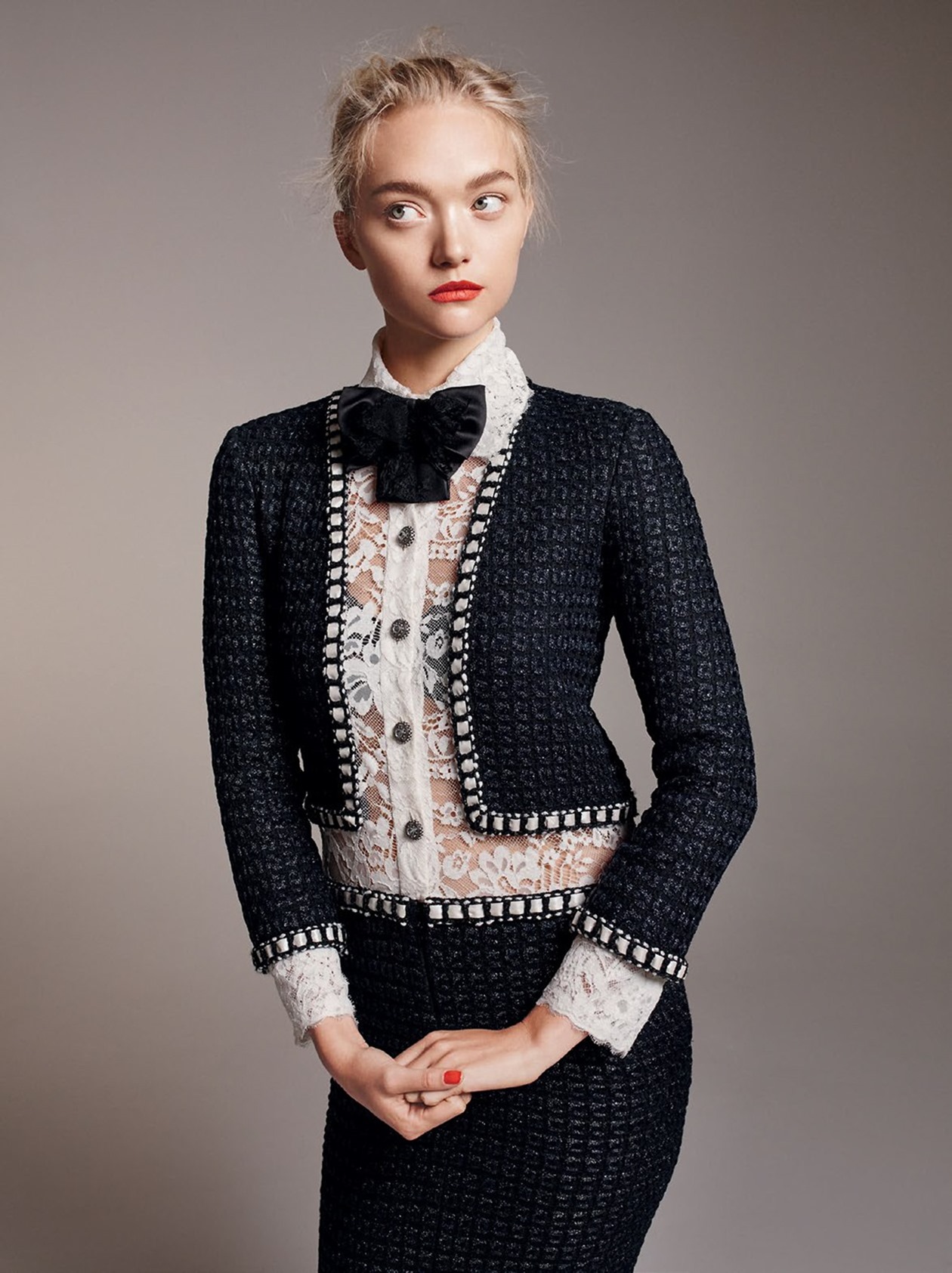 Pin by RITA on La moda ( style)  Tweed jacket outfit, Chanel tweed jacket,  Chanel jacket outfit