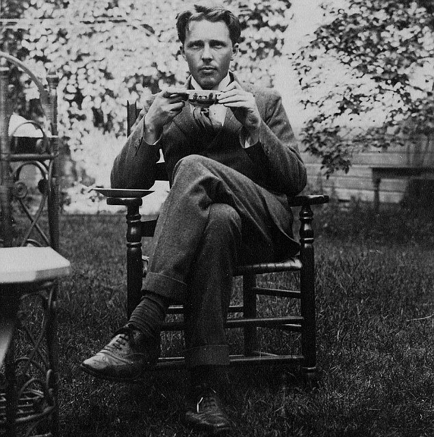 Image Amplified : THE RELEVANT QUEER: Poet Rupert Brooke, Born August 3 ...